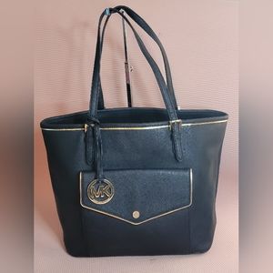 LOWSTRT EUC Micheal kors Safiano leather Shoulder bag